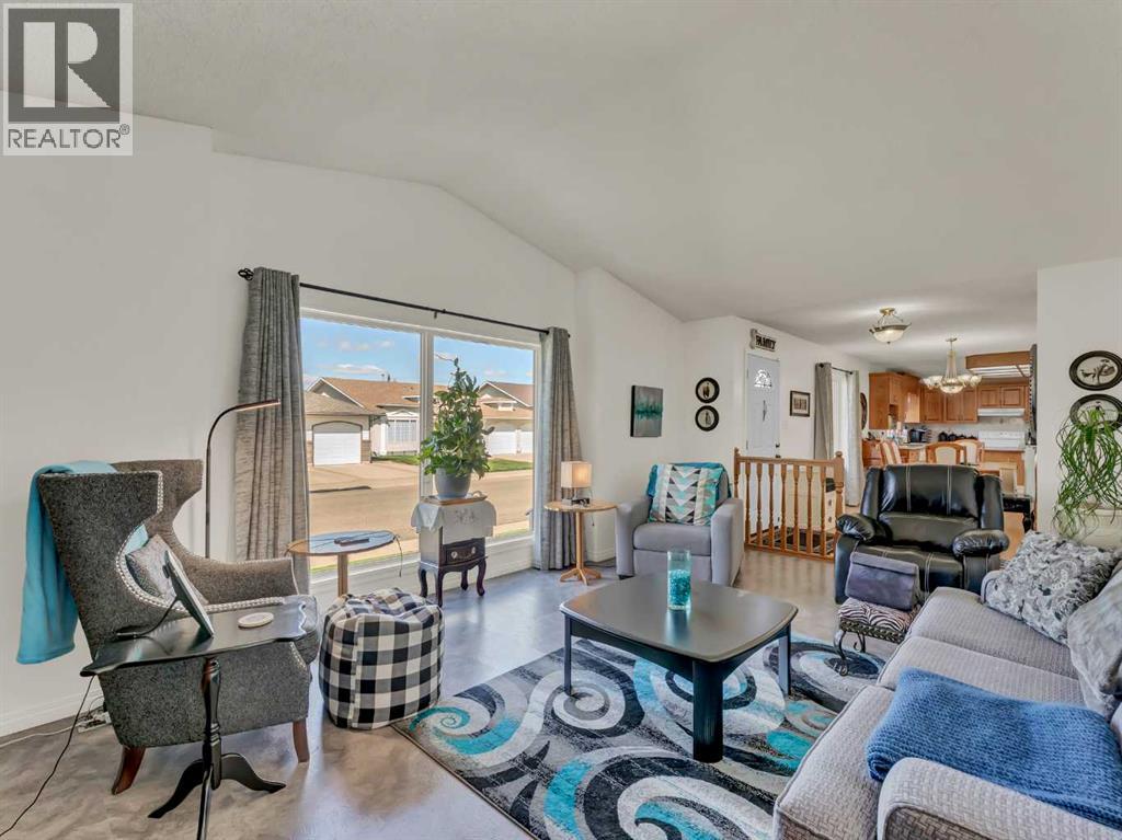 Photo 8 of 27 Turner Drive Se, Medicine Hat AB
