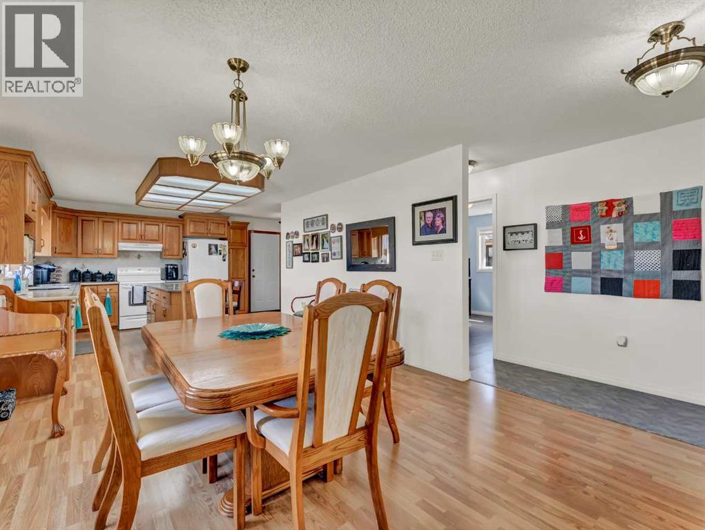 Photo 9 of 27 Turner Drive Se, Medicine Hat AB