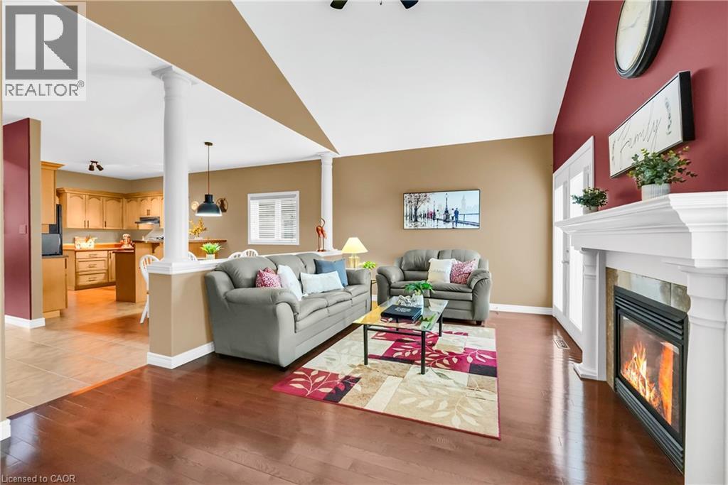 Photo 10 of 169 Central Avenue, Grimsby ON