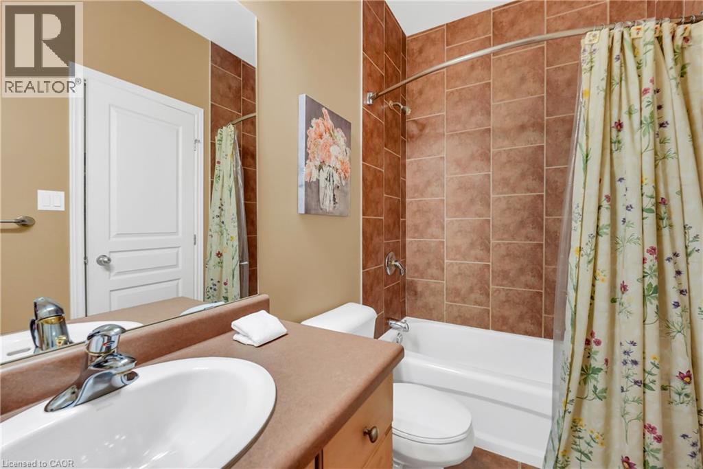 Photo 19 of 169 Central Avenue, Grimsby ON