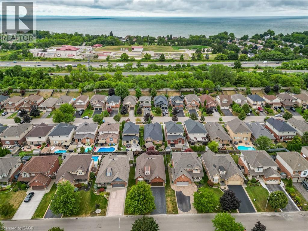 Photo 27 of 169 Central Avenue, Grimsby ON