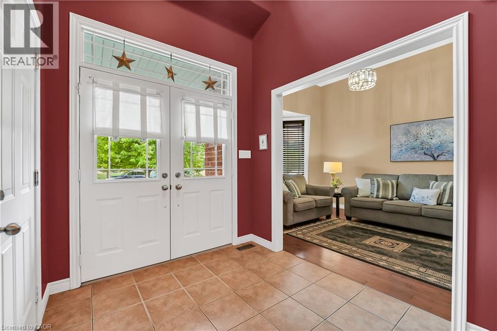 Photo 3 of 169 Central Avenue, Grimsby ON