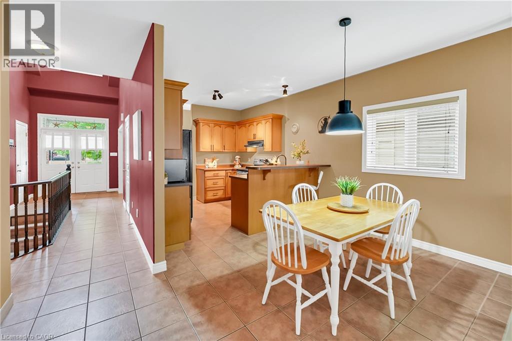 Photo 6 of 169 Central Avenue, Grimsby ON