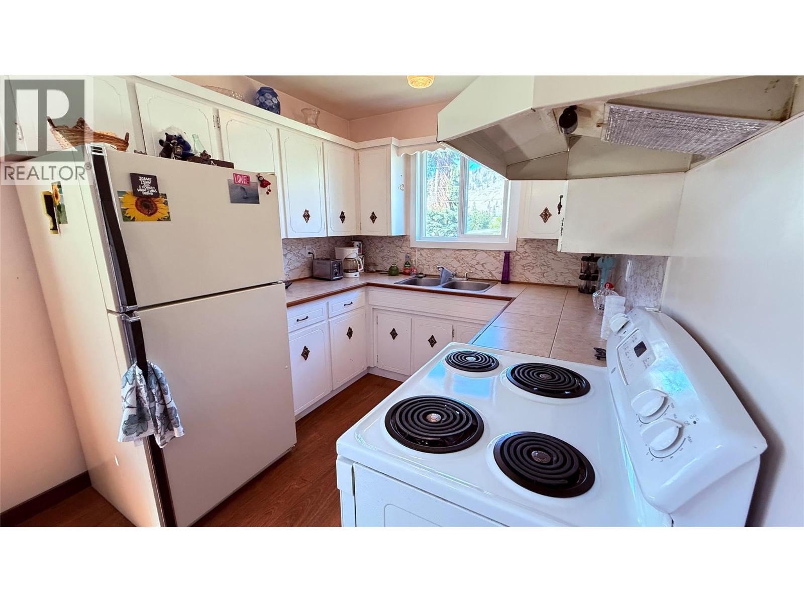 654 SIXTH Avenue, Midway