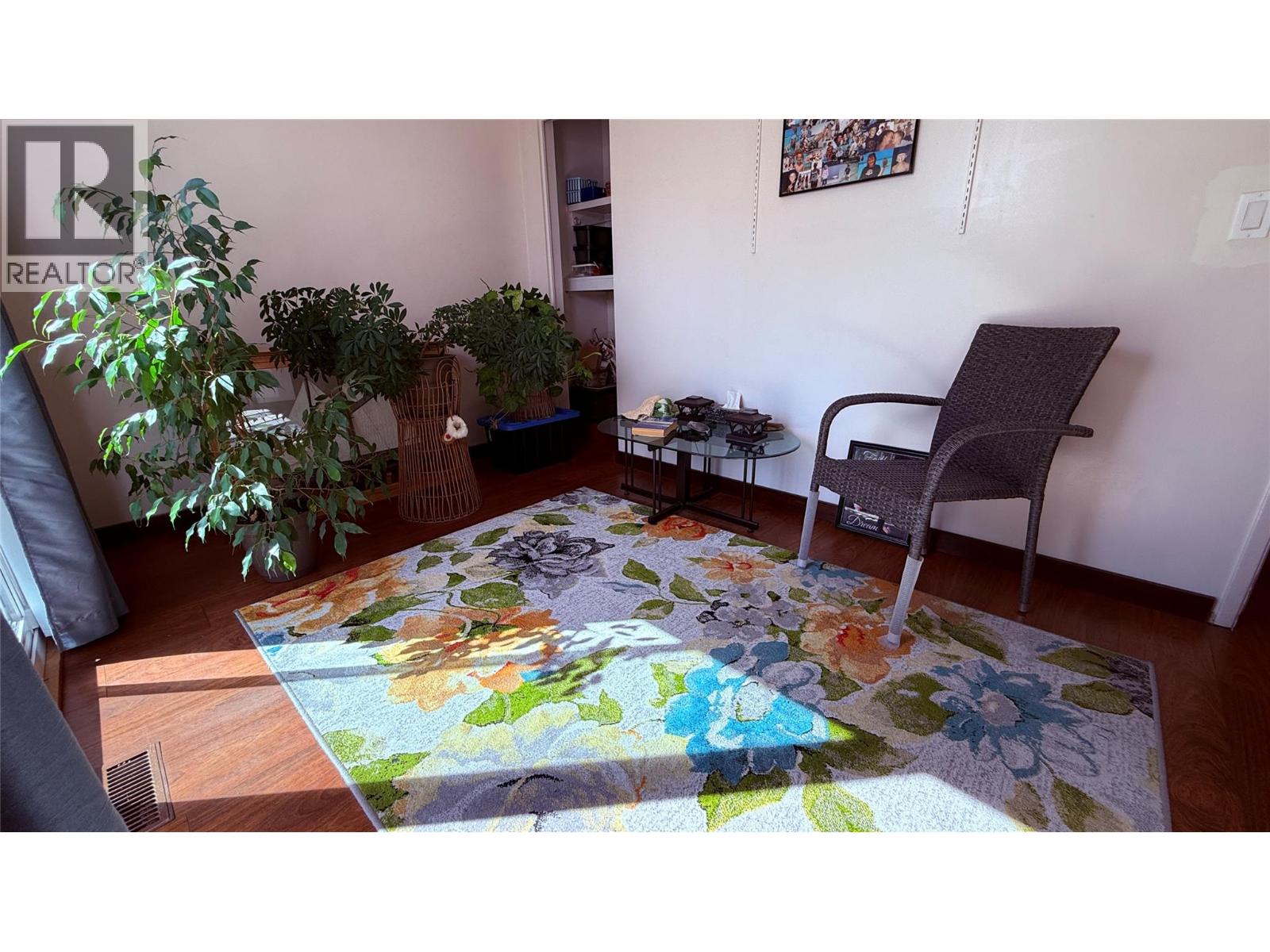 654 SIXTH Avenue, Midway