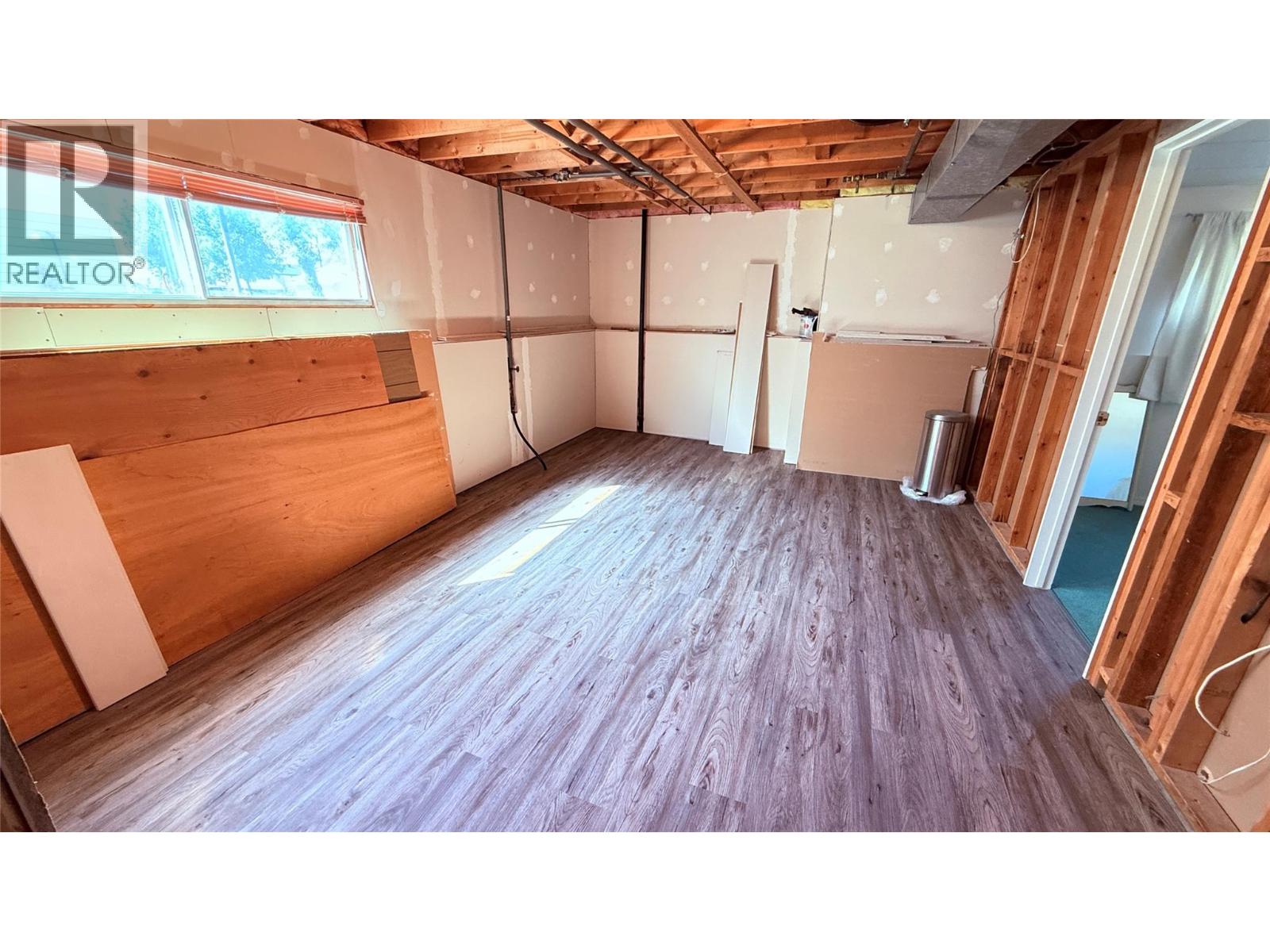 654 SIXTH Avenue, Midway