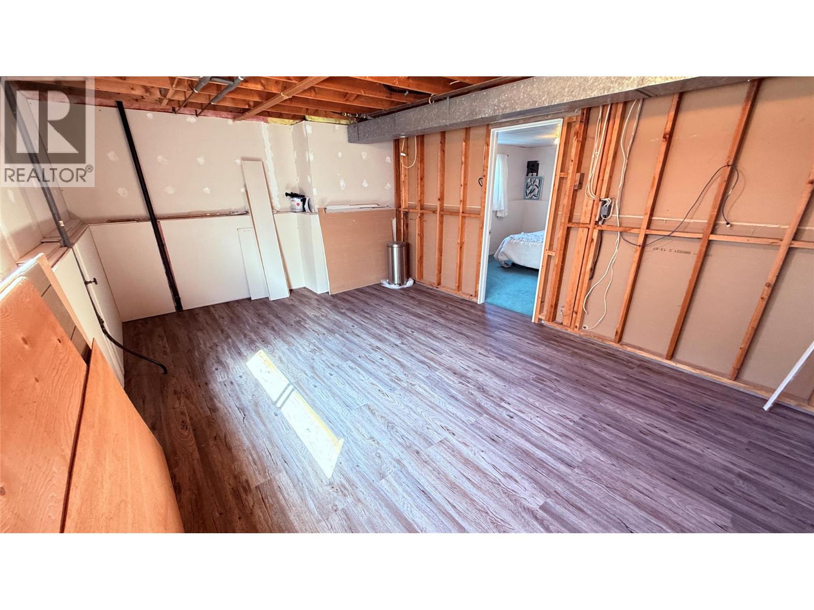 654 SIXTH Avenue, Midway