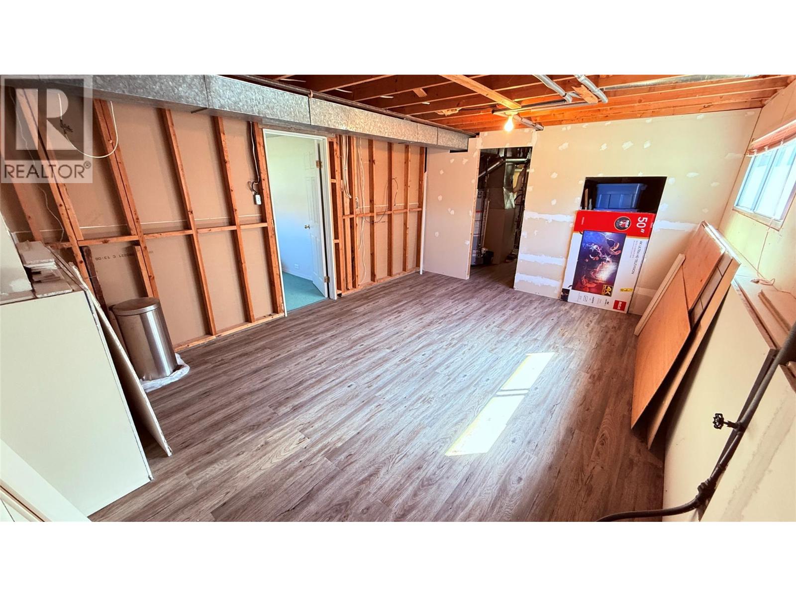 654 SIXTH Avenue, Midway