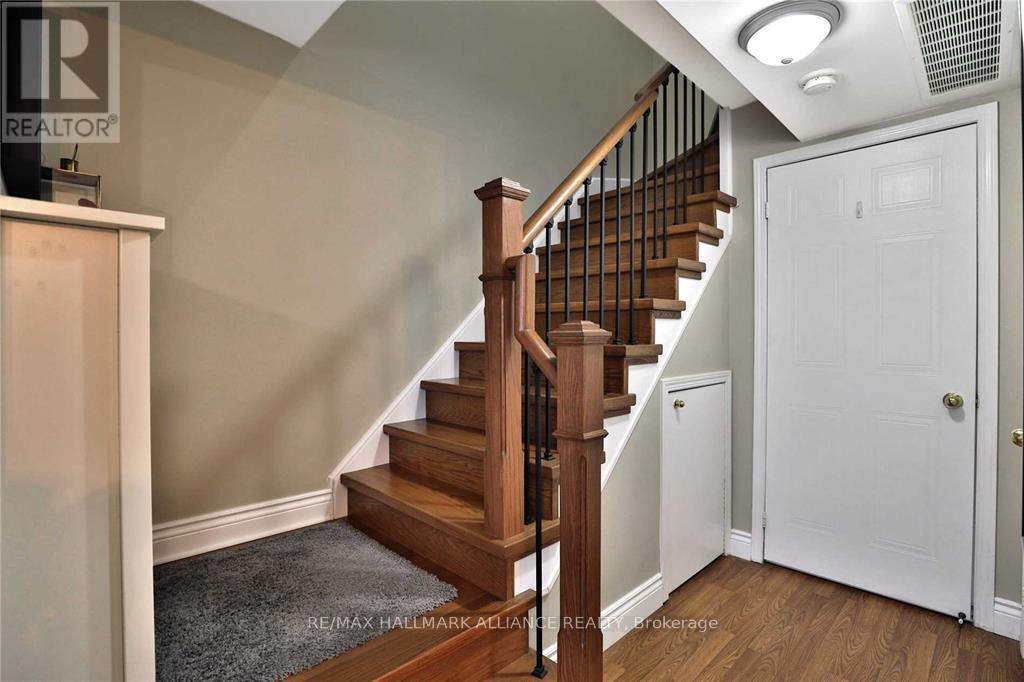 Photo 10 of 81 4620 Guildwood Way, Mississauga ON