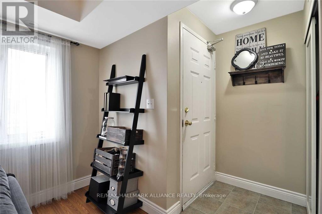 Photo 2 of 81 4620 Guildwood Way, Mississauga ON