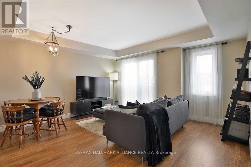 Photo 3 of 81 4620 Guildwood Way, Mississauga ON