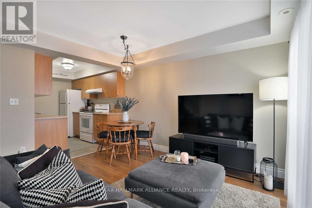 Photo 4 of 81 4620 Guildwood Way, Mississauga ON