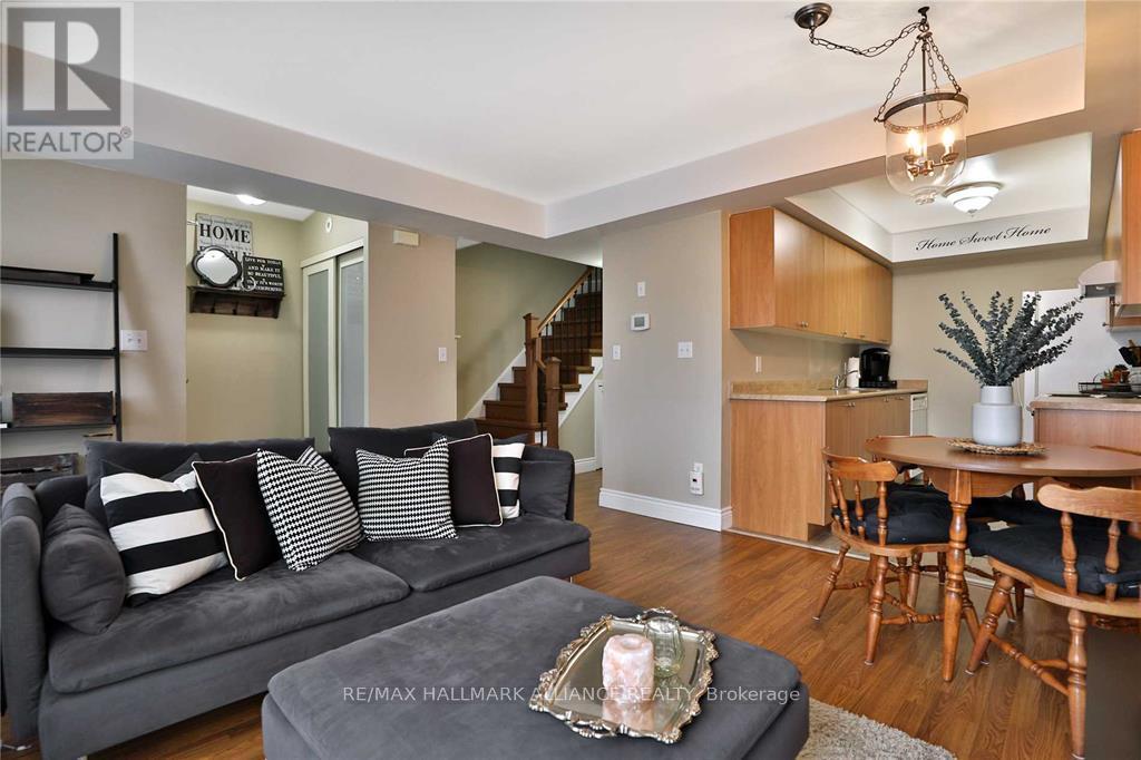 Photo 5 of 81 4620 Guildwood Way, Mississauga ON