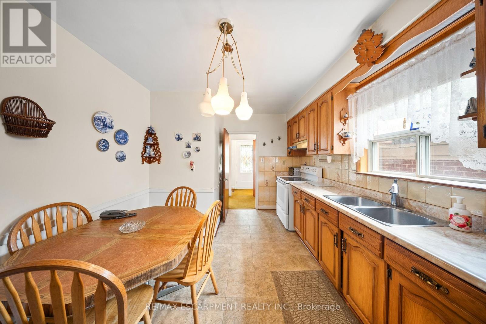 Photo 8 of 16 Northampton Drive, Toronto ON