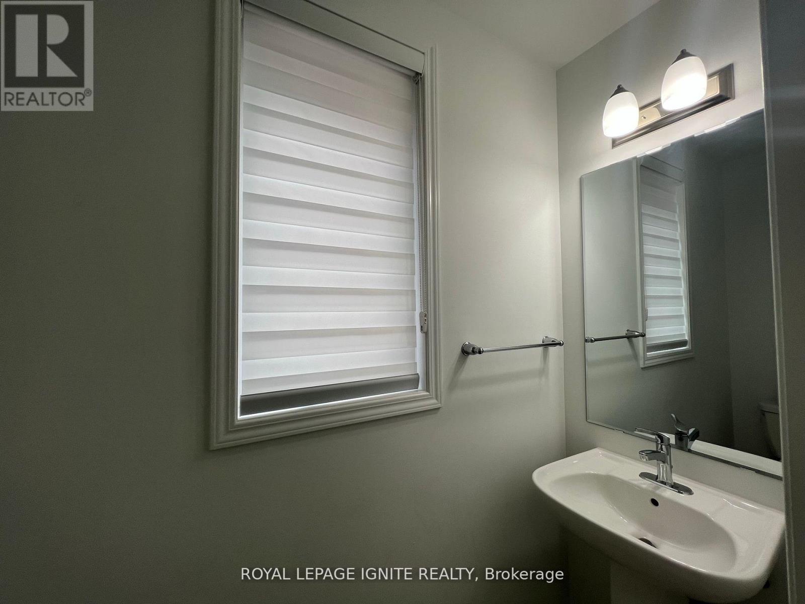 Photo 11 of 1253 Redbud Gardens, Milton ON