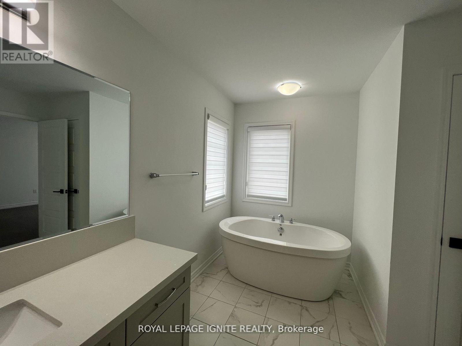 Photo 13 of 1253 Redbud Gardens, Milton ON