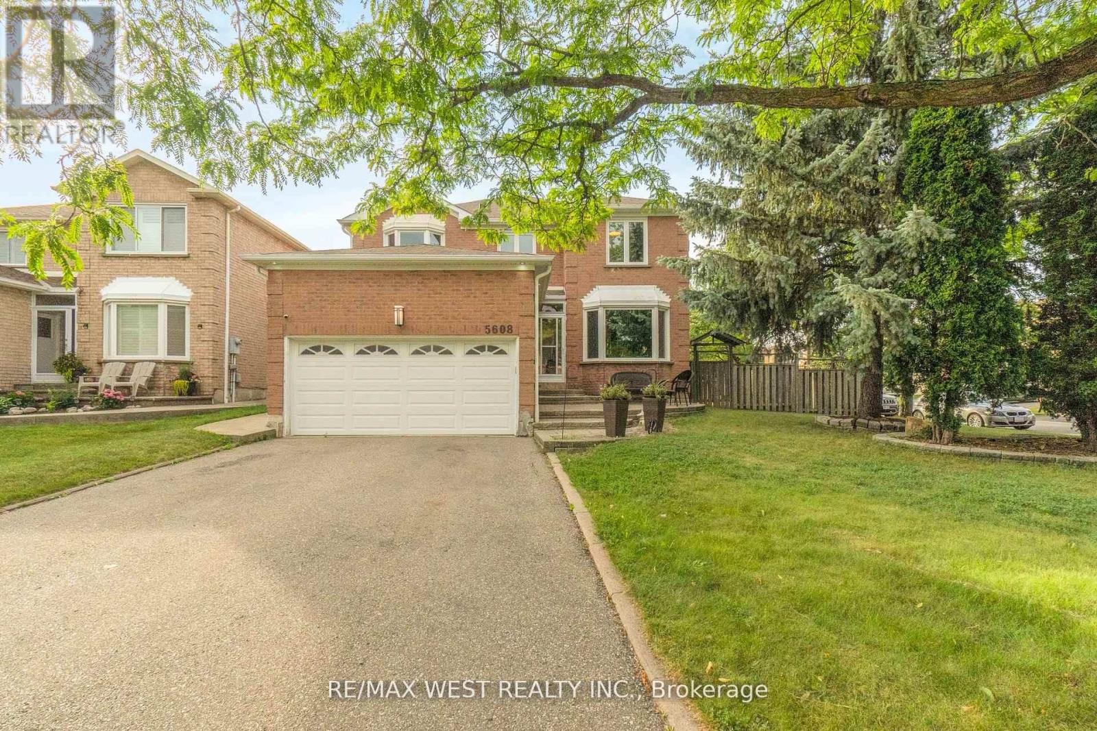 Photo 7 of 5608 Goldenbrook Drive, Mississauga ON