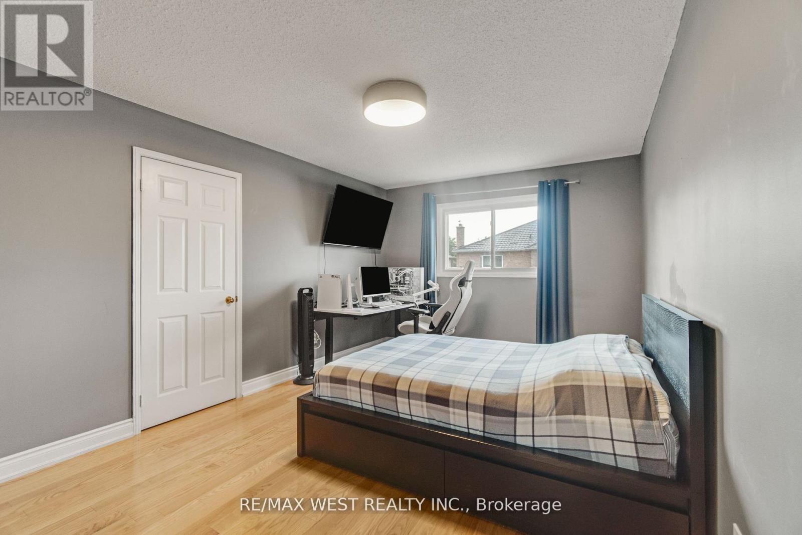 Photo 17 of 5608 Goldenbrook Drive, Mississauga ON