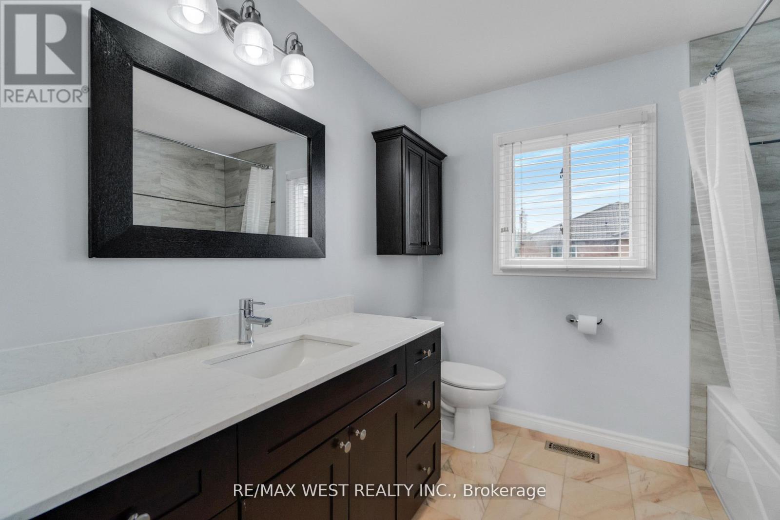 Photo 19 of 5608 Goldenbrook Drive, Mississauga ON