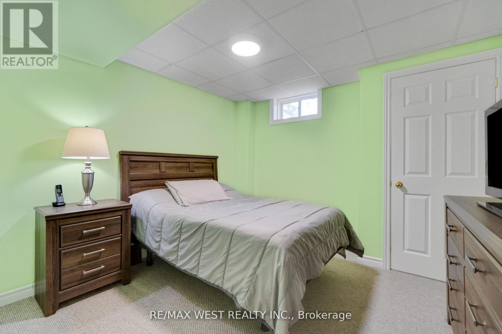 Photo 20 of 5608 Goldenbrook Drive, Mississauga ON