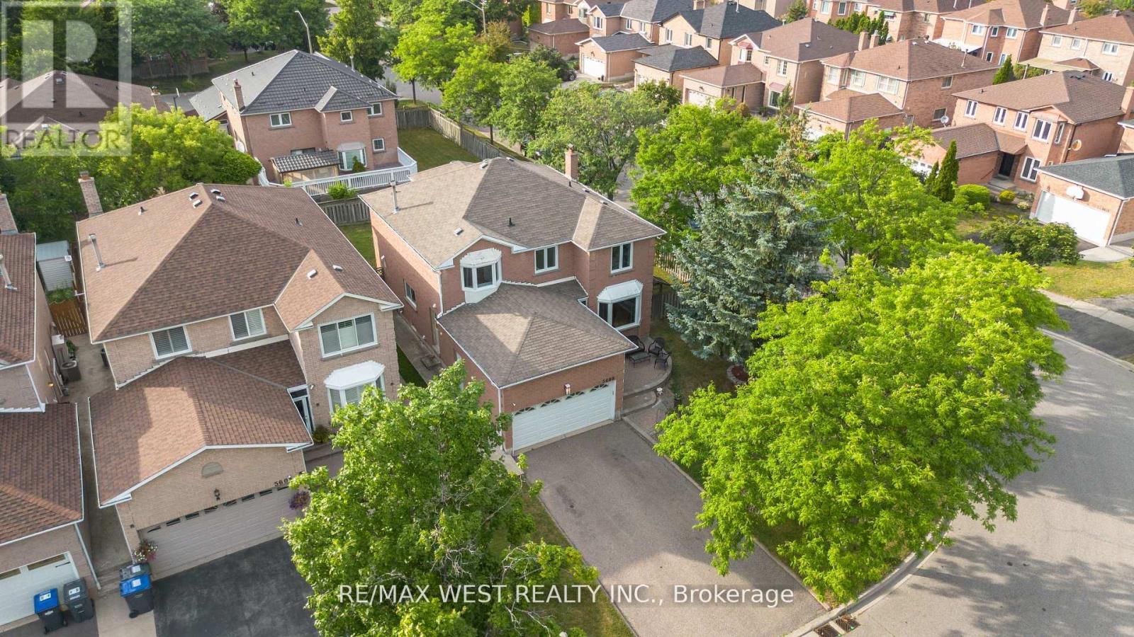 Photo 11 of 5608 Goldenbrook Drive, Mississauga ON