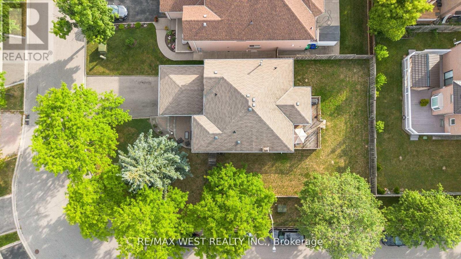 Photo 13 of 5608 Goldenbrook Drive, Mississauga ON