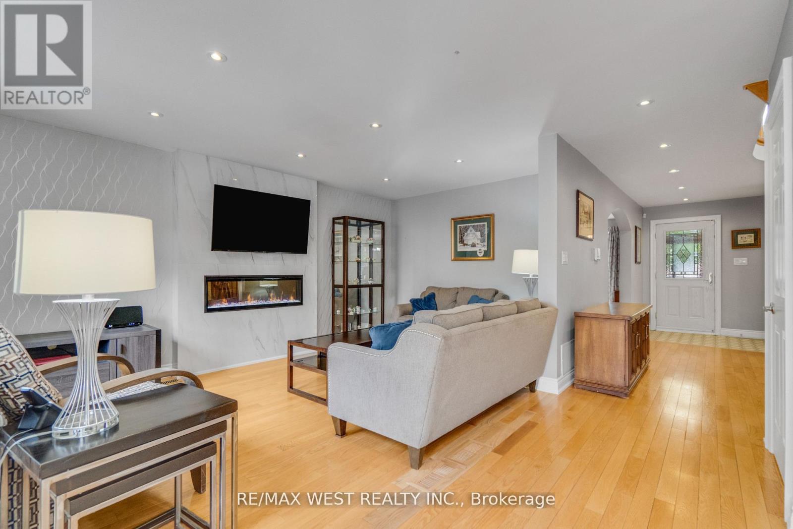 Photo 16 of 5608 Goldenbrook Drive, Mississauga ON