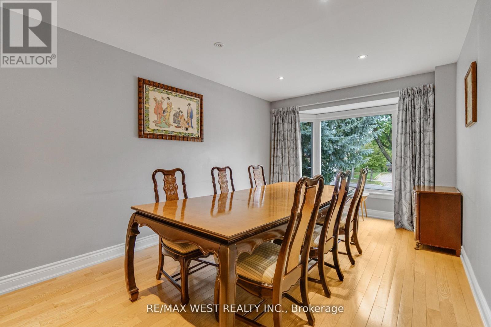 Photo 5 of 5608 Goldenbrook Drive, Mississauga ON