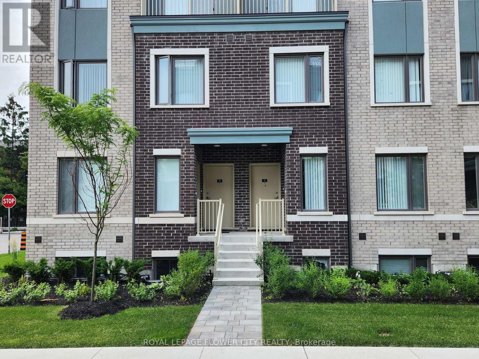 Photo 1 of 75 10 William Jackson Way, Toronto ON