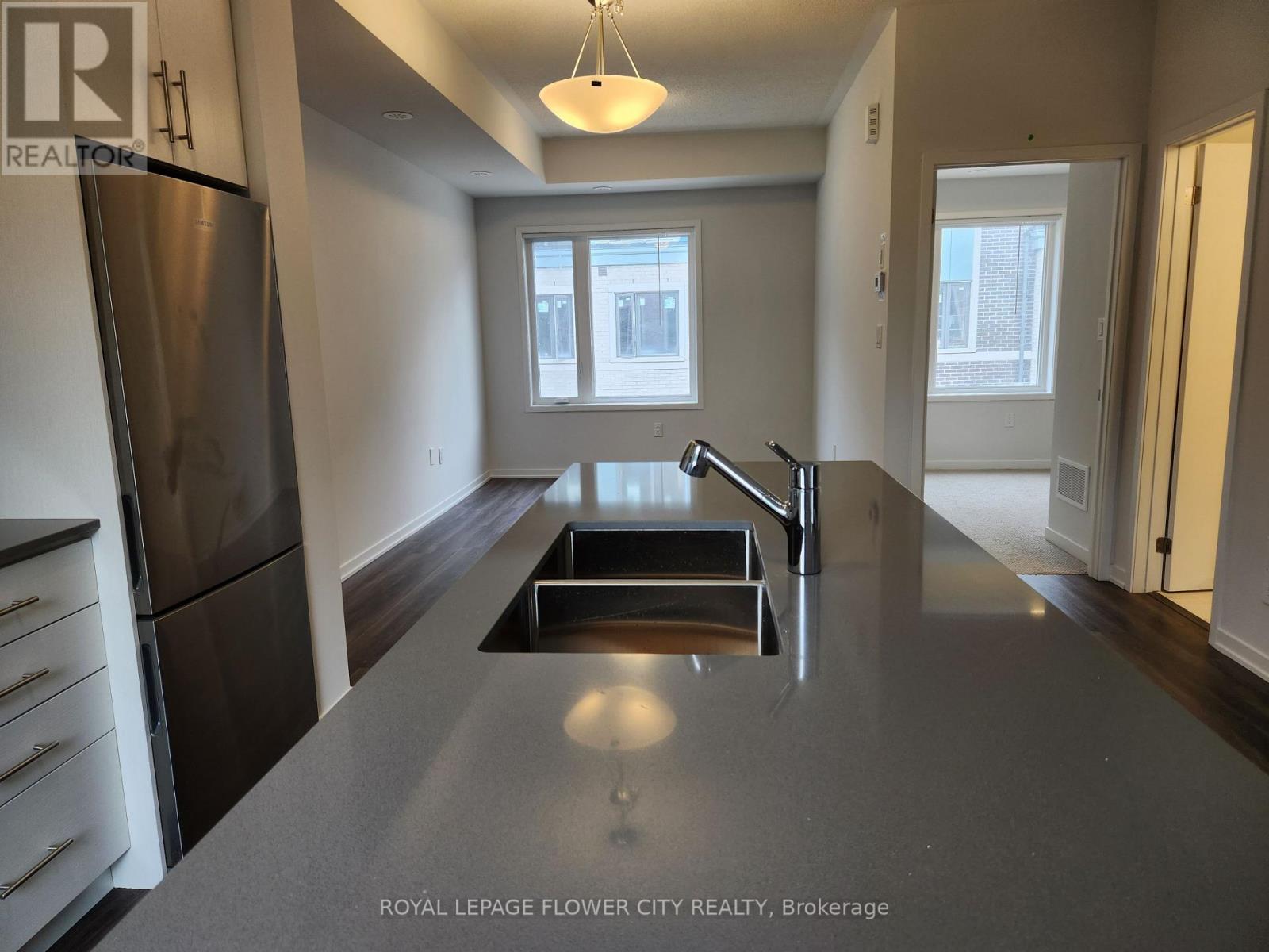 Photo 6 of 75 10 William Jackson Way, Toronto ON