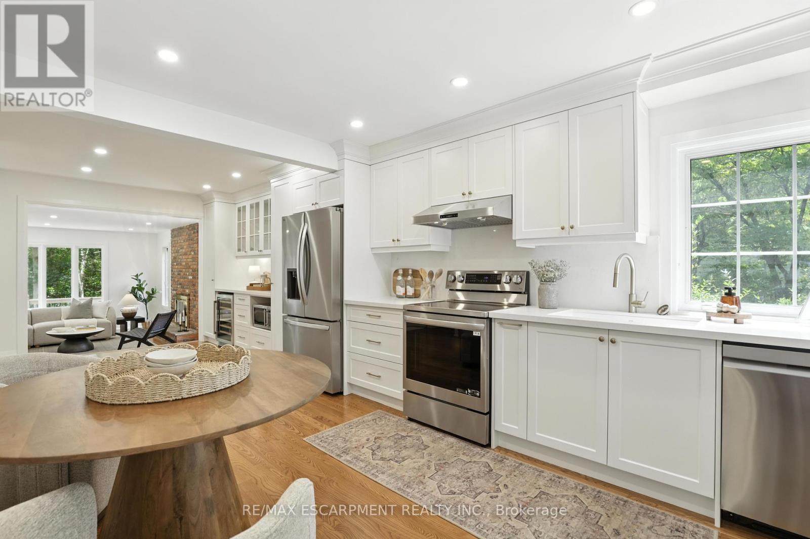 Photo 10 of 821 Shadeland Avenue, Burlington ON