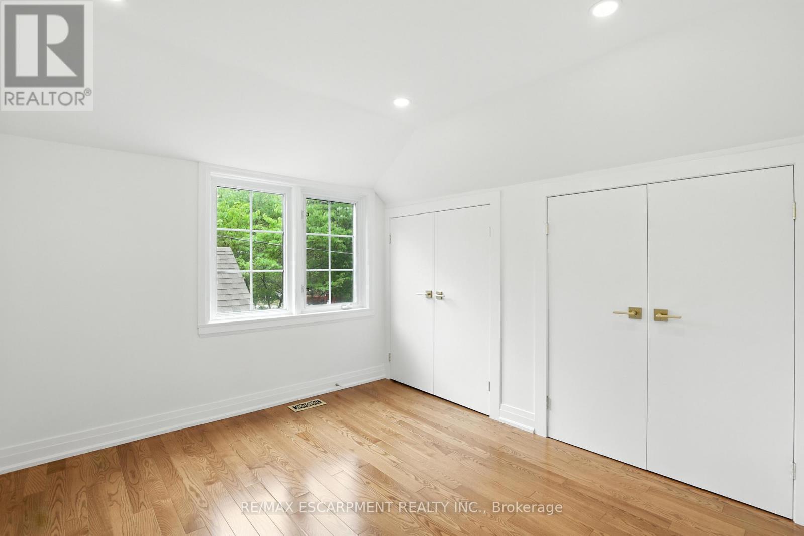 Photo 22 of 821 Shadeland Avenue, Burlington ON