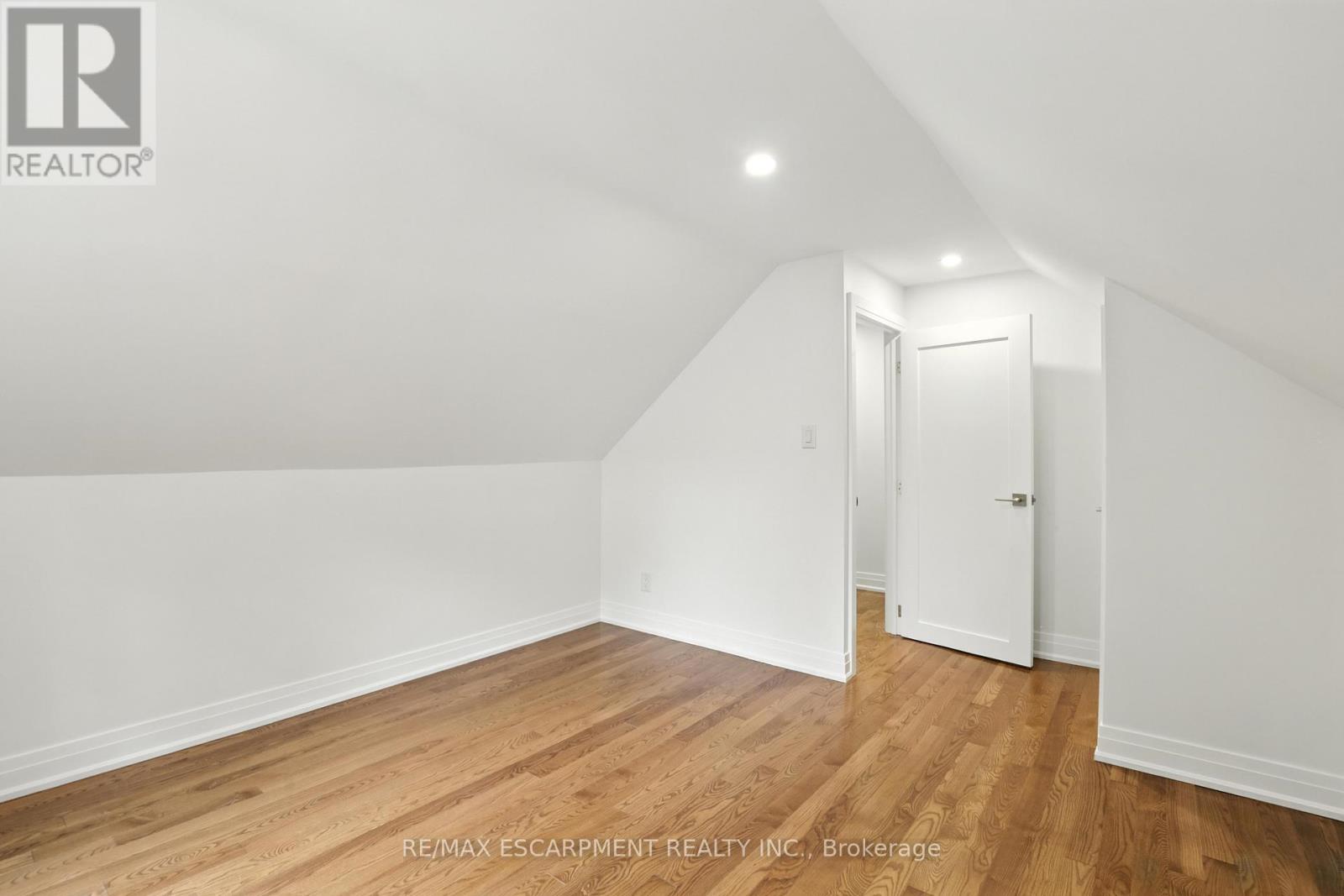Photo 26 of 821 Shadeland Avenue, Burlington ON