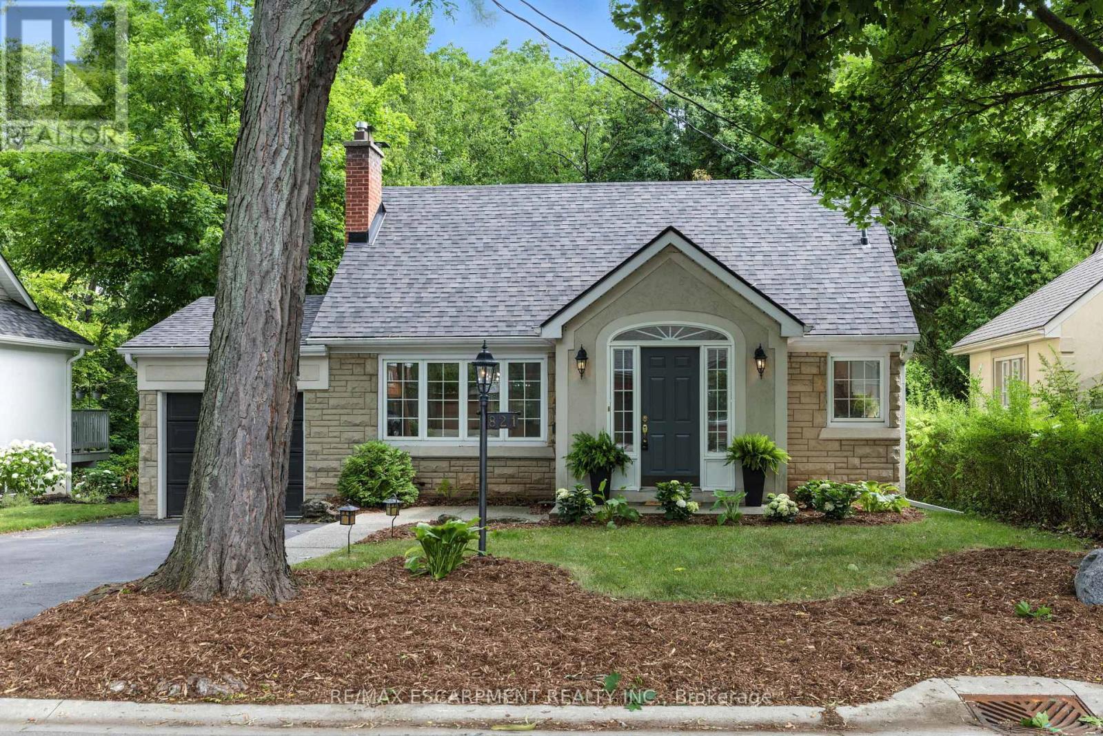 Photo 1 of 821 Shadeland Avenue, Burlington ON