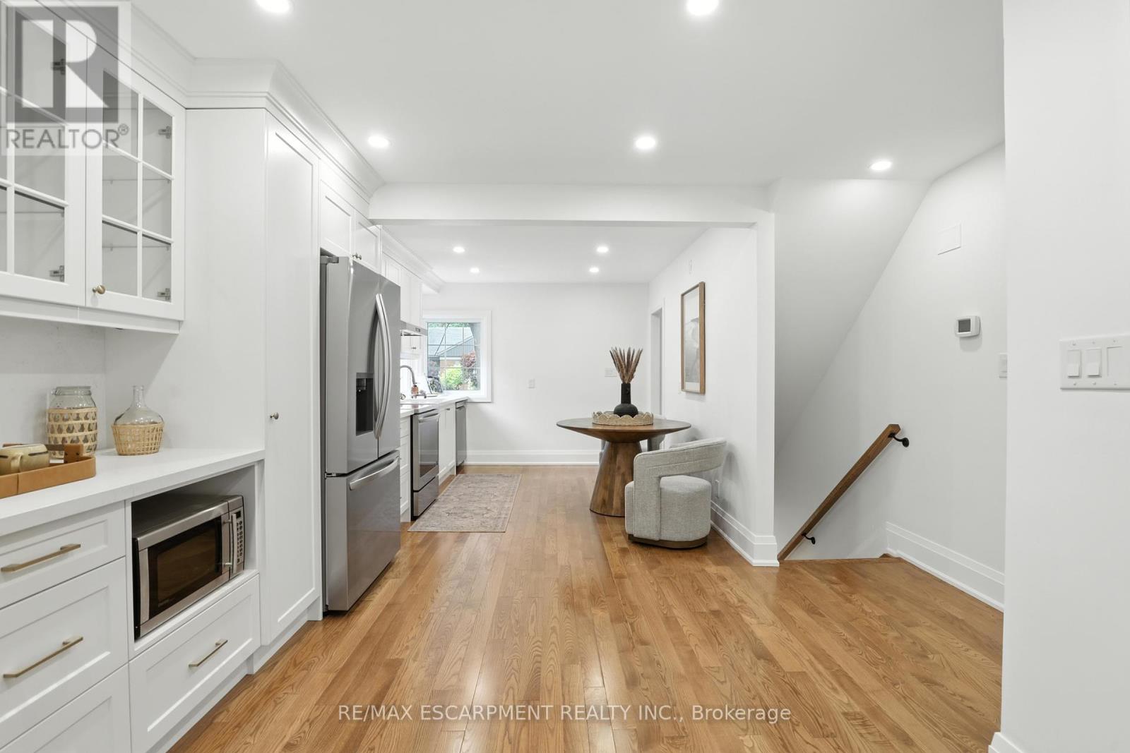 Photo 13 of 821 Shadeland Avenue, Burlington ON
