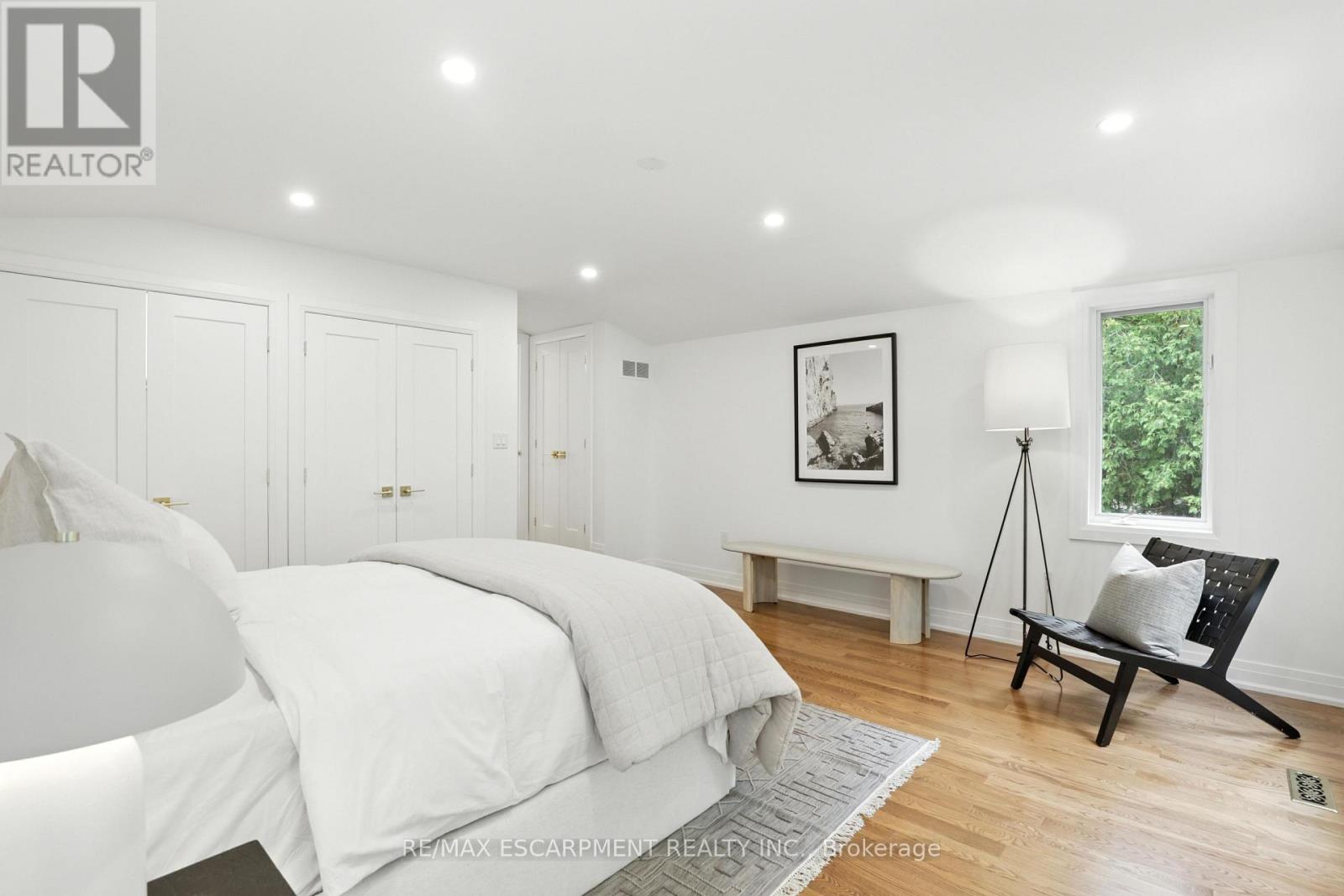 Photo 21 of 821 Shadeland Avenue, Burlington ON