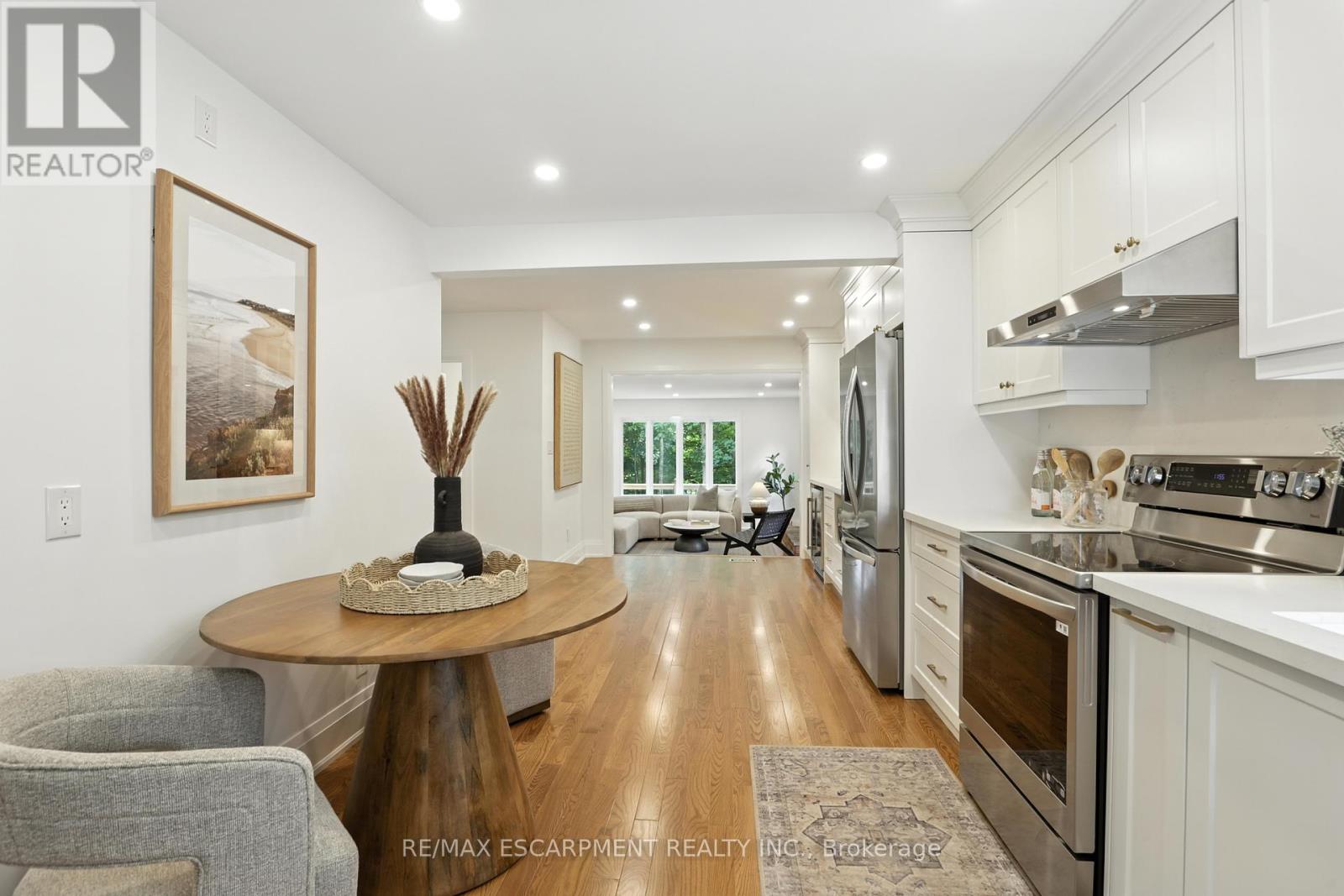 Photo 11 of 821 Shadeland Avenue, Burlington ON