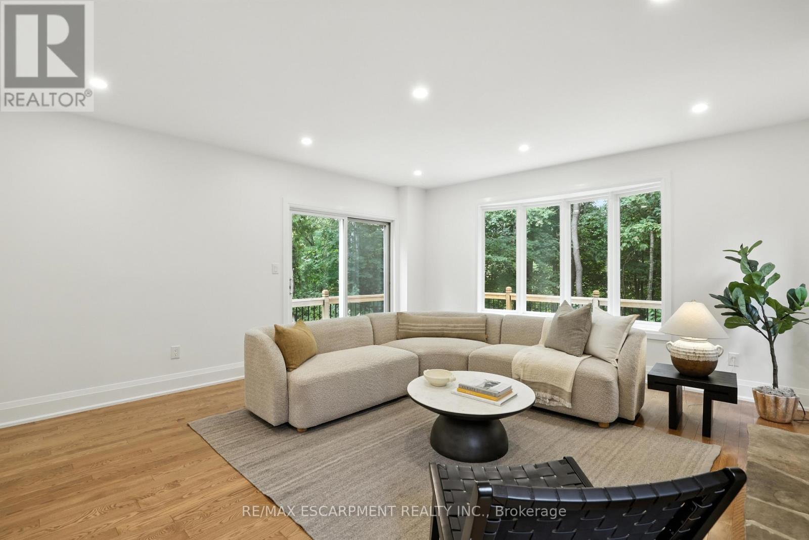 Photo 15 of 821 Shadeland Avenue, Burlington ON
