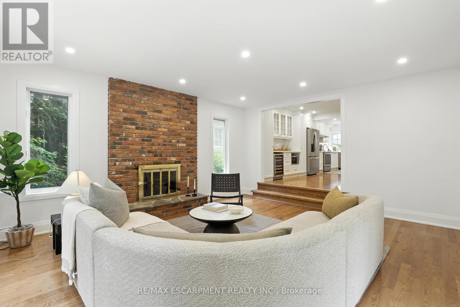 Photo 17 of 821 Shadeland Avenue, Burlington ON