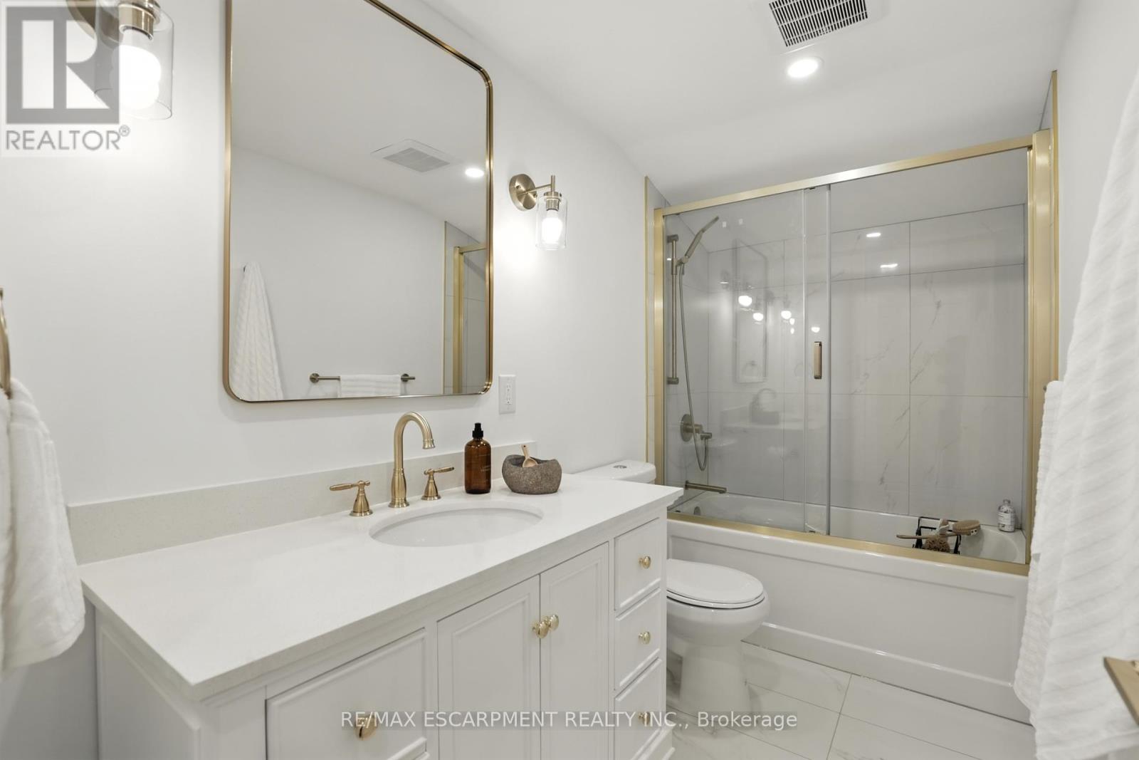 Photo 27 of 821 Shadeland Avenue, Burlington ON