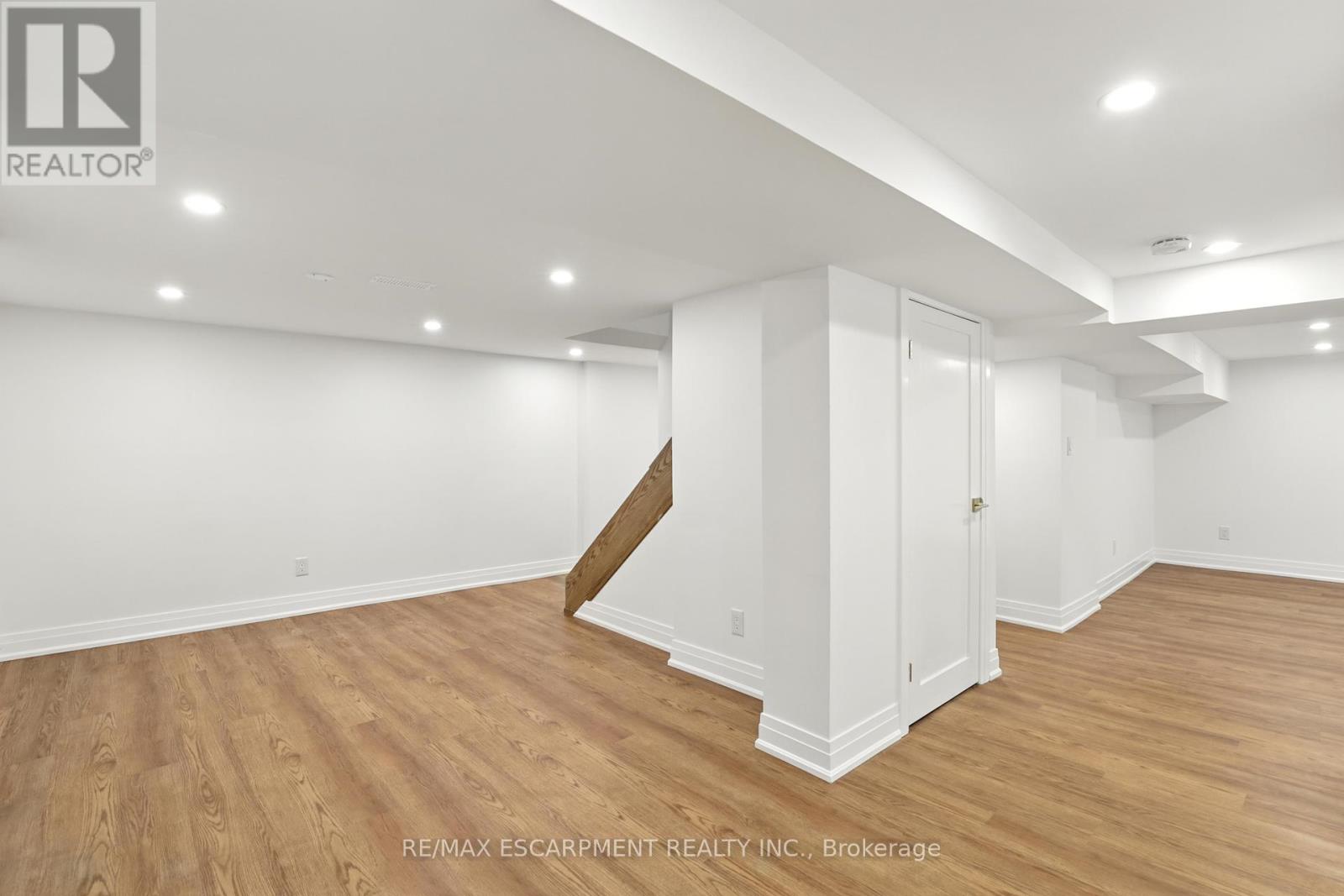 Photo 29 of 821 Shadeland Avenue, Burlington ON