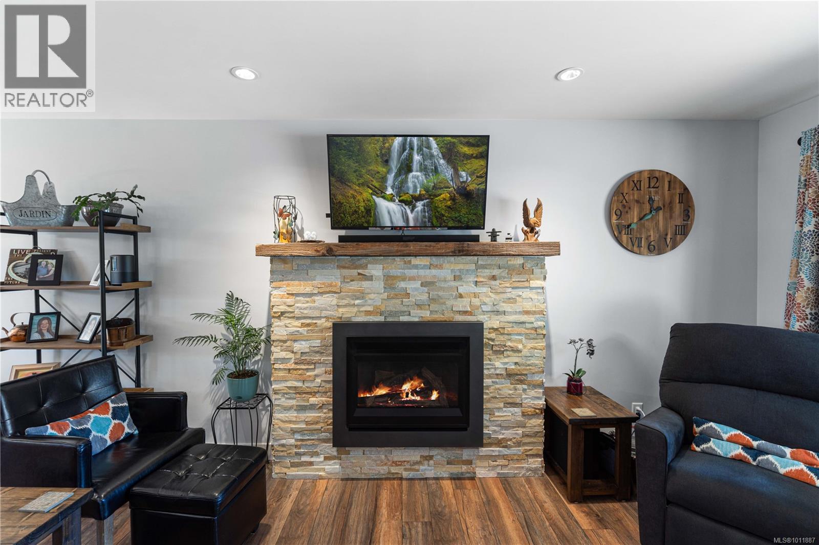Photo 10 of 5251 Dunster Rd, Nanaimo BC