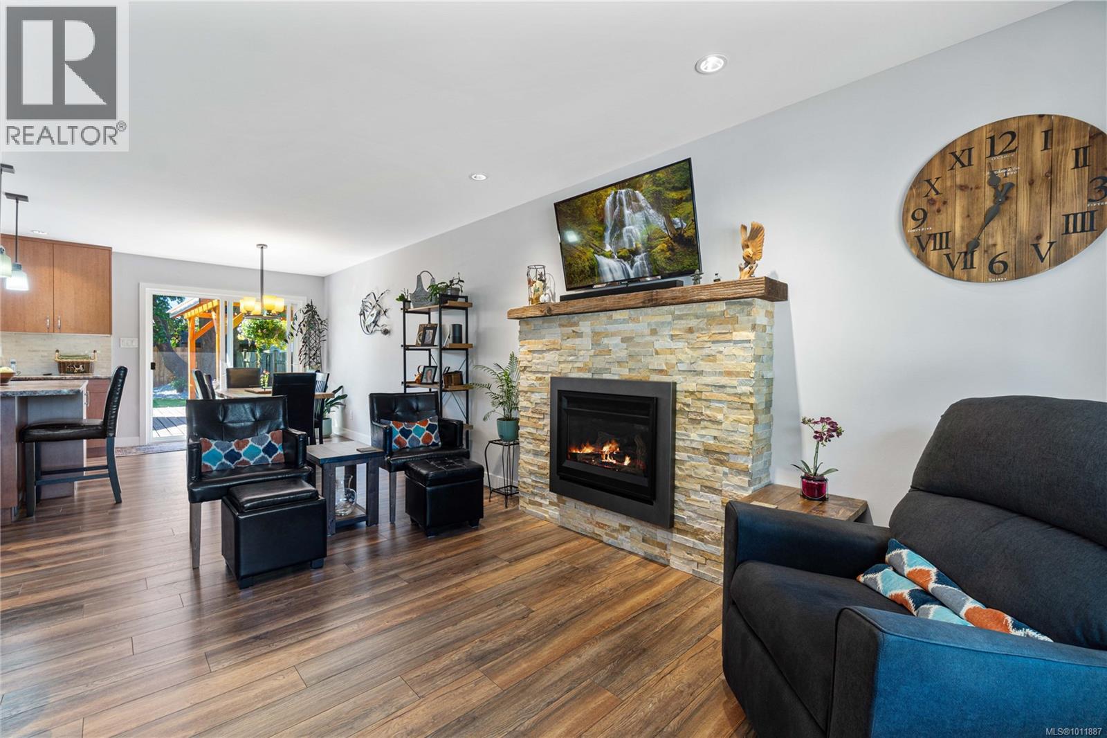 Photo 11 of 5251 Dunster Rd, Nanaimo BC