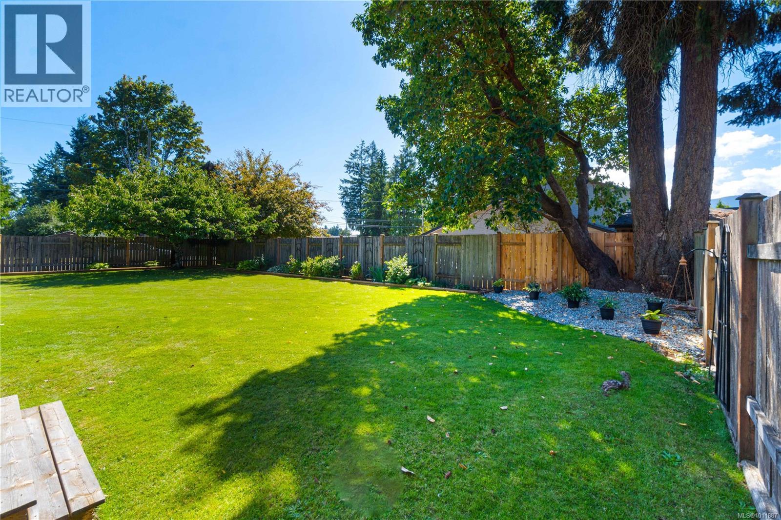 Photo 21 of 5251 Dunster Rd, Nanaimo BC
