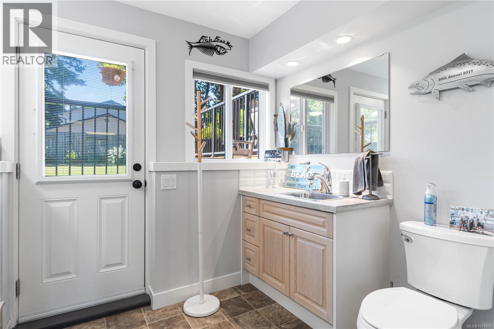 Photo 42 of 5251 Dunster Rd, Nanaimo BC