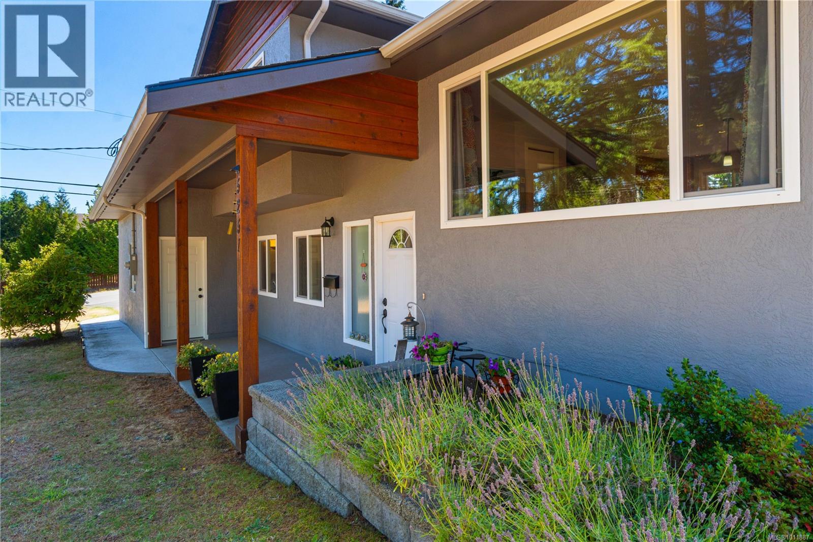 Photo 5 of 5251 Dunster Rd, Nanaimo BC
