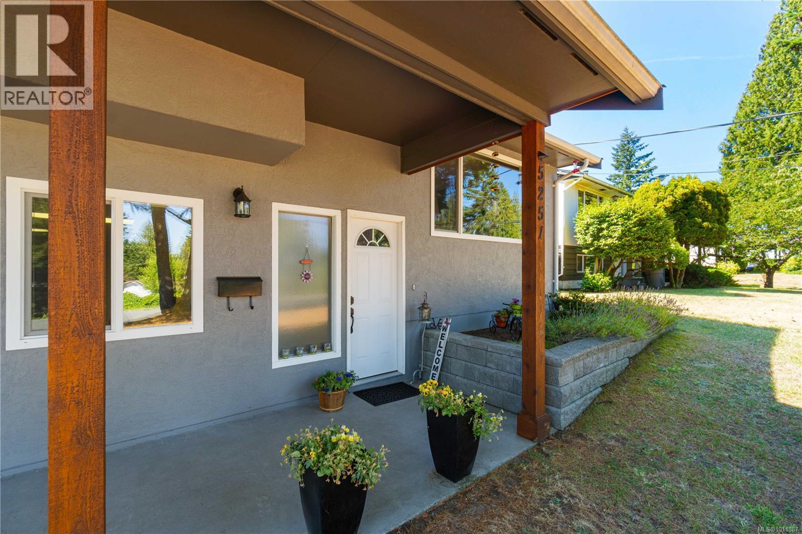 Photo 6 of 5251 Dunster Rd, Nanaimo BC