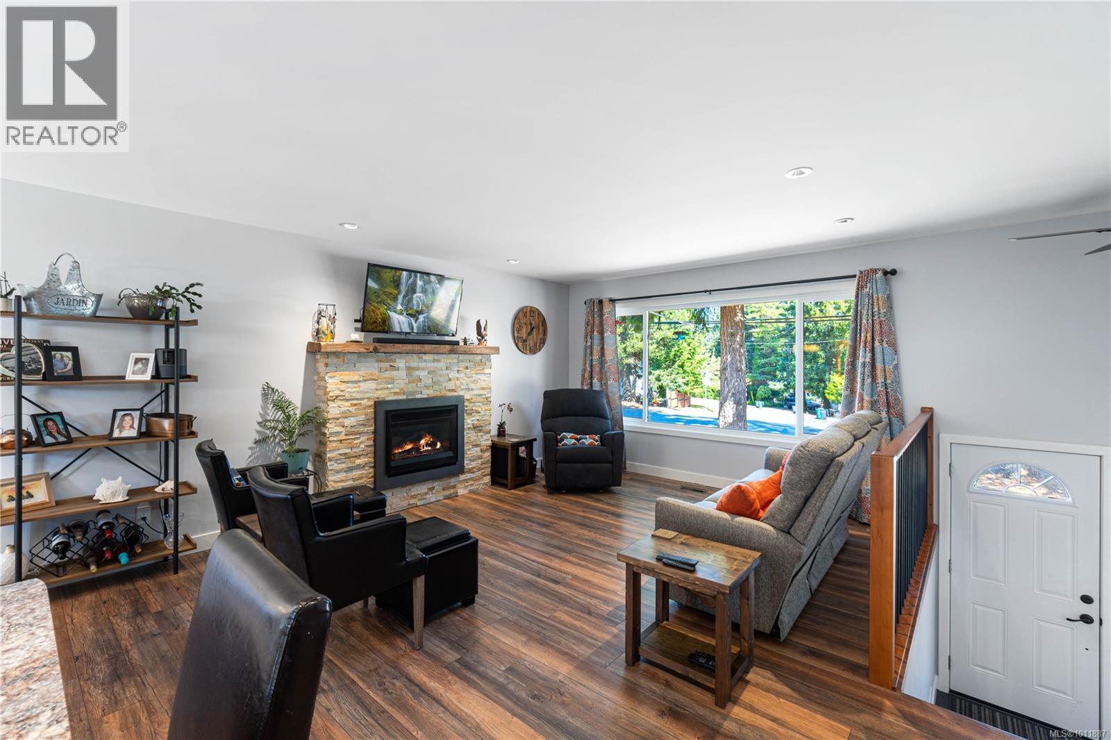 Photo 9 of 5251 Dunster Rd, Nanaimo BC