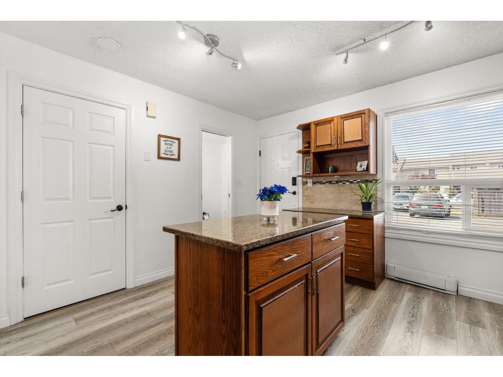 Photo 9 of 303 27411 28 Avenue, Langley BC