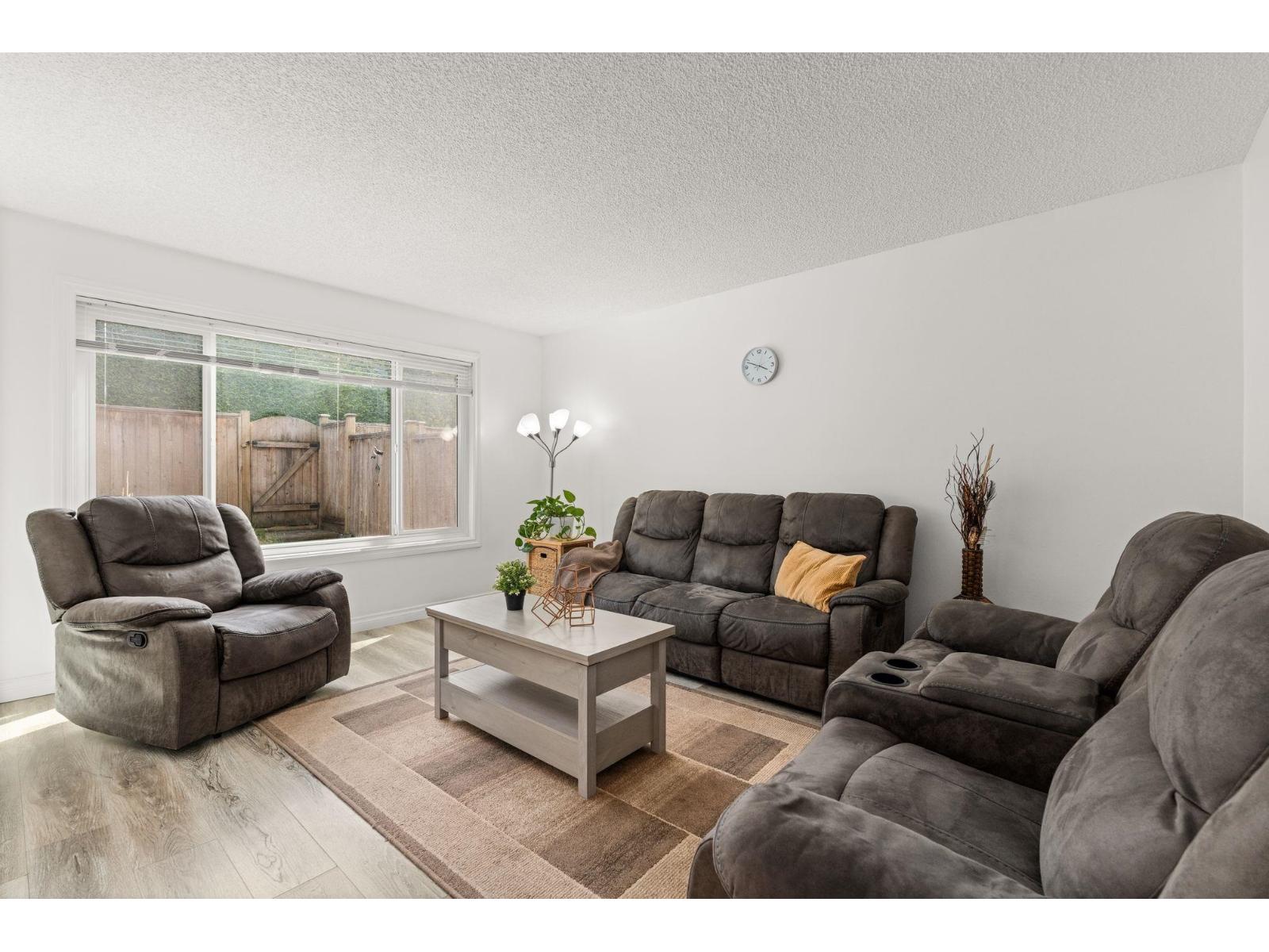 Photo 10 of 303 27411 28 Avenue, Langley BC